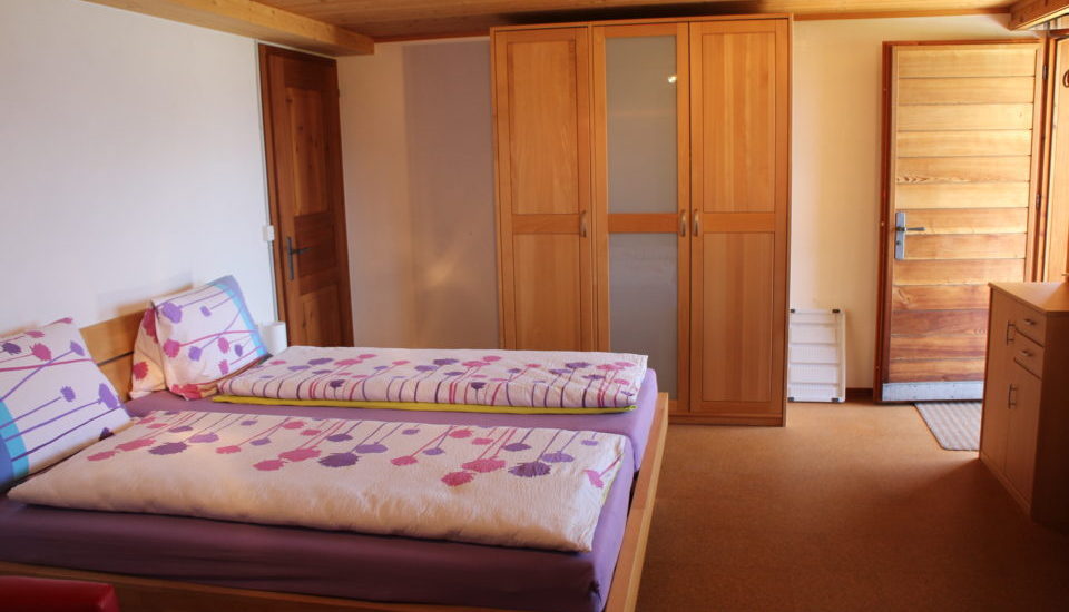 Schlafzimmer Mit Doppelbett - Ferienwohnung Försterhaus Dalin